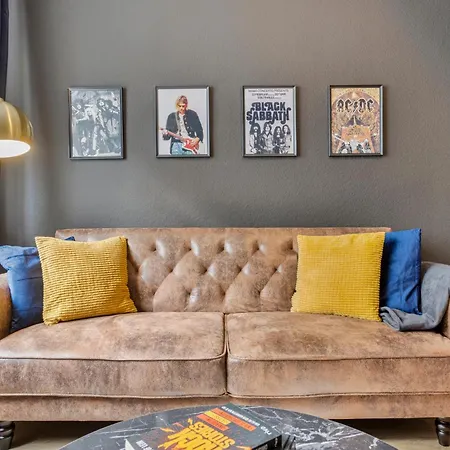 Rock Trifft Ruhrpott By Cordis Sky Fuer Bis Zu 3 Personen 5 Minuten Zur Messe Oder Hauptbahnhof Apartment Essen