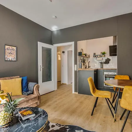 Apartment Rock Trifft Ruhrpott By Cordis Sky Fuer Bis Zu 3 Personen 5 Minuten Zur Messe Oder Hauptbahnhof Essen